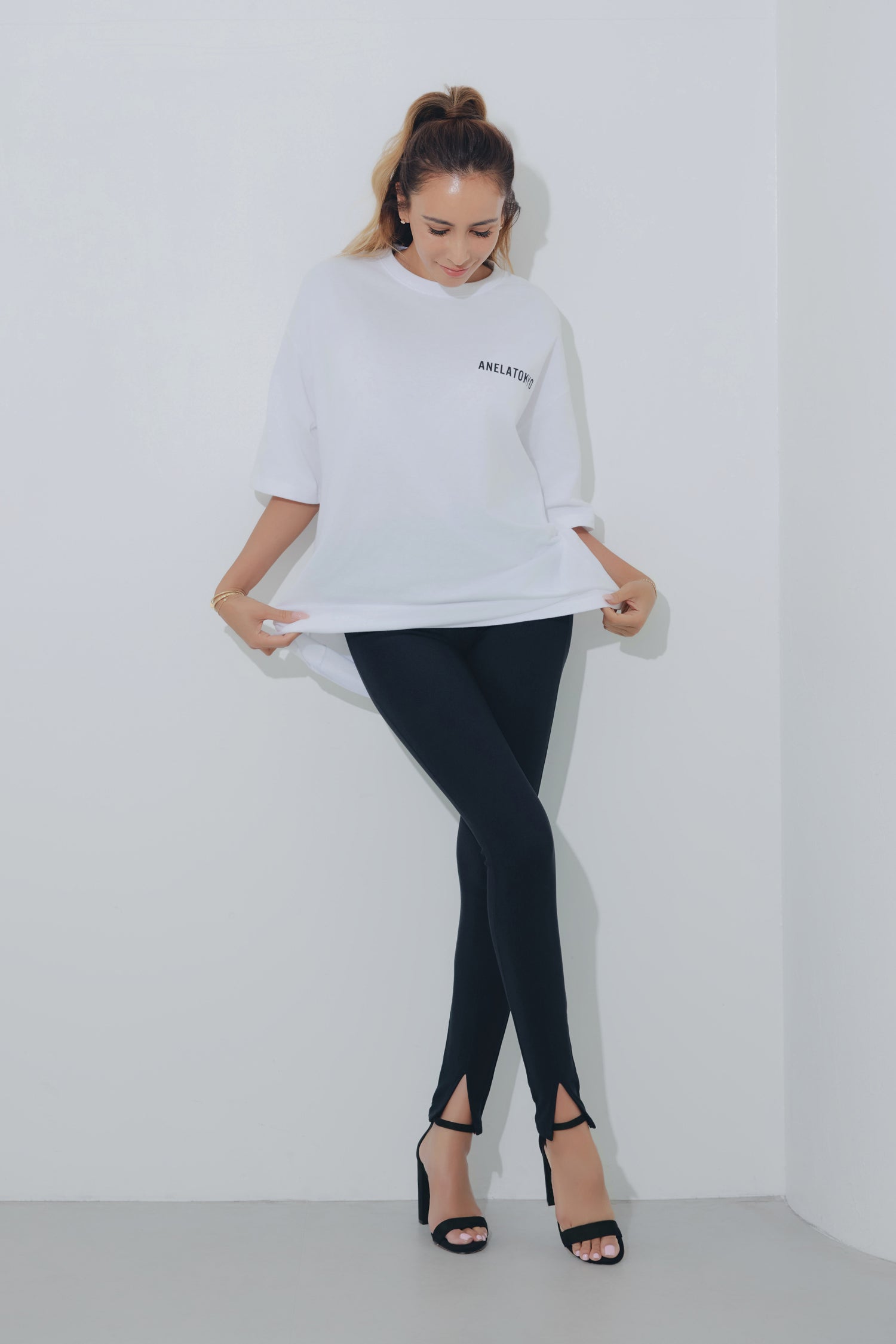 【先行予約10%OFF】ANELATOKYO アラビックロゴ Tシャツ