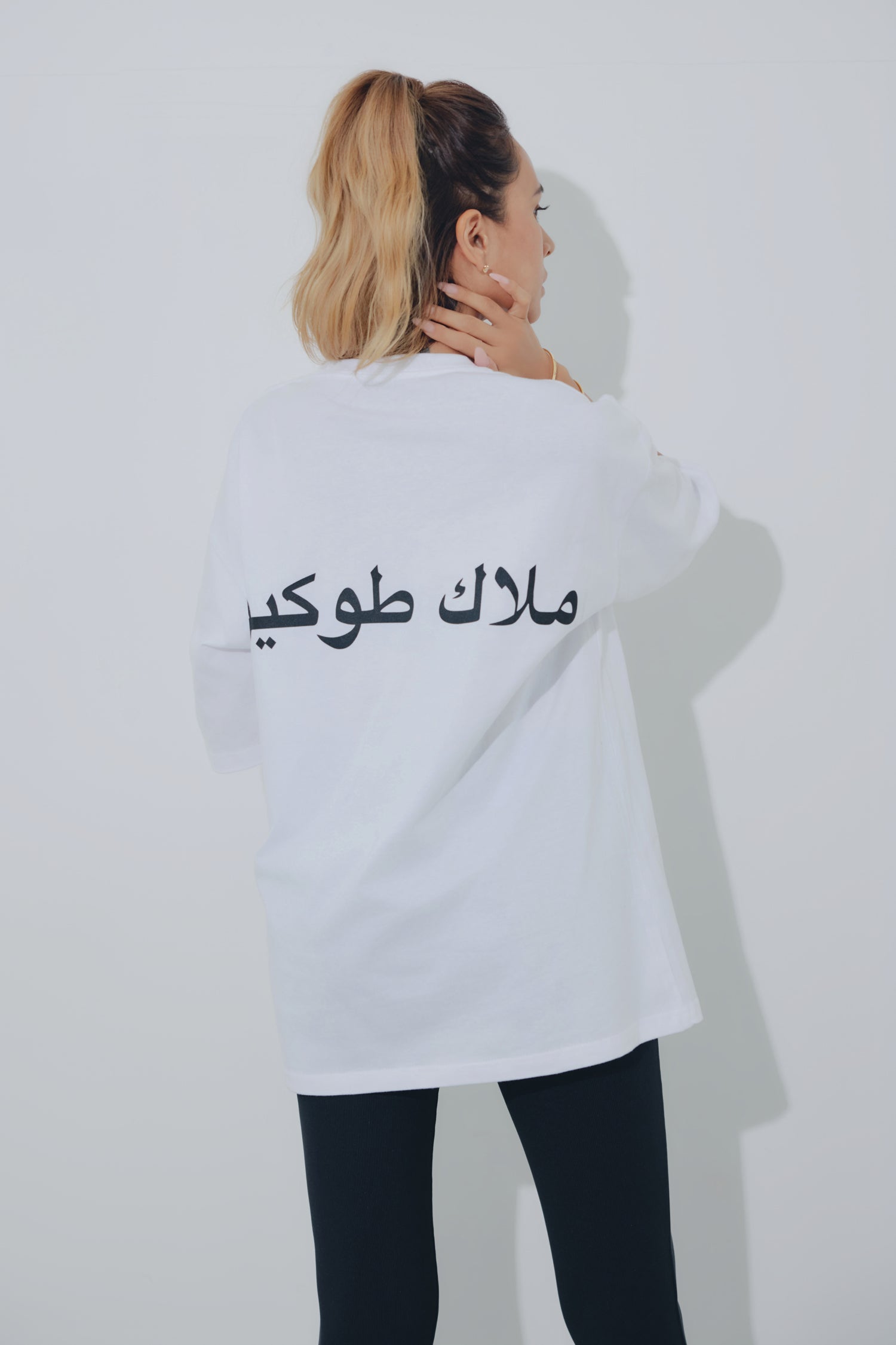 【先行予約10%OFF】ANELATOKYO アラビックロゴ Tシャツ