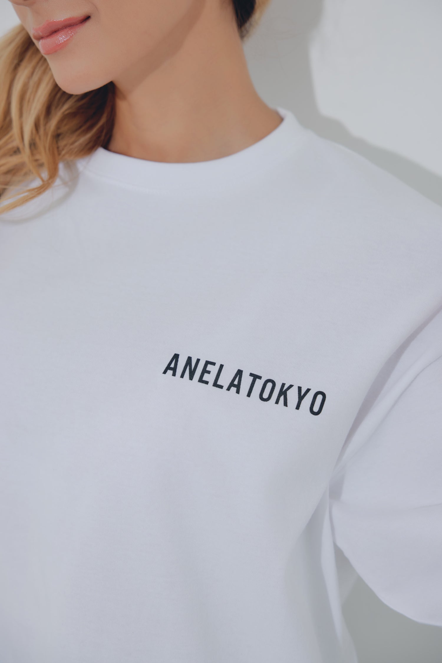 【先行予約10%OFF】ANELATOKYO アラビックロゴ Tシャツ