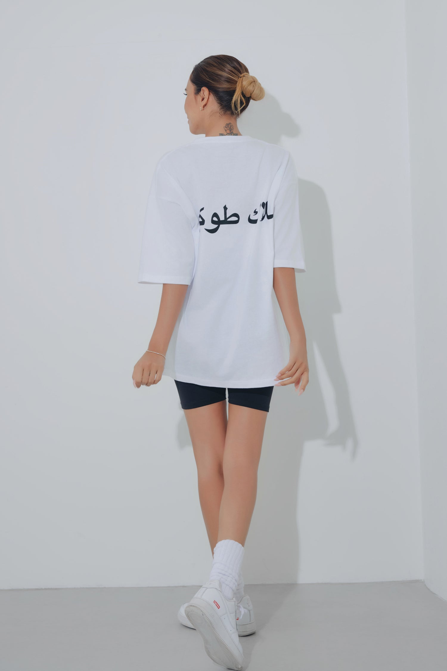 【先行予約10%OFF】ANELATOKYO アラビックロゴ Tシャツ