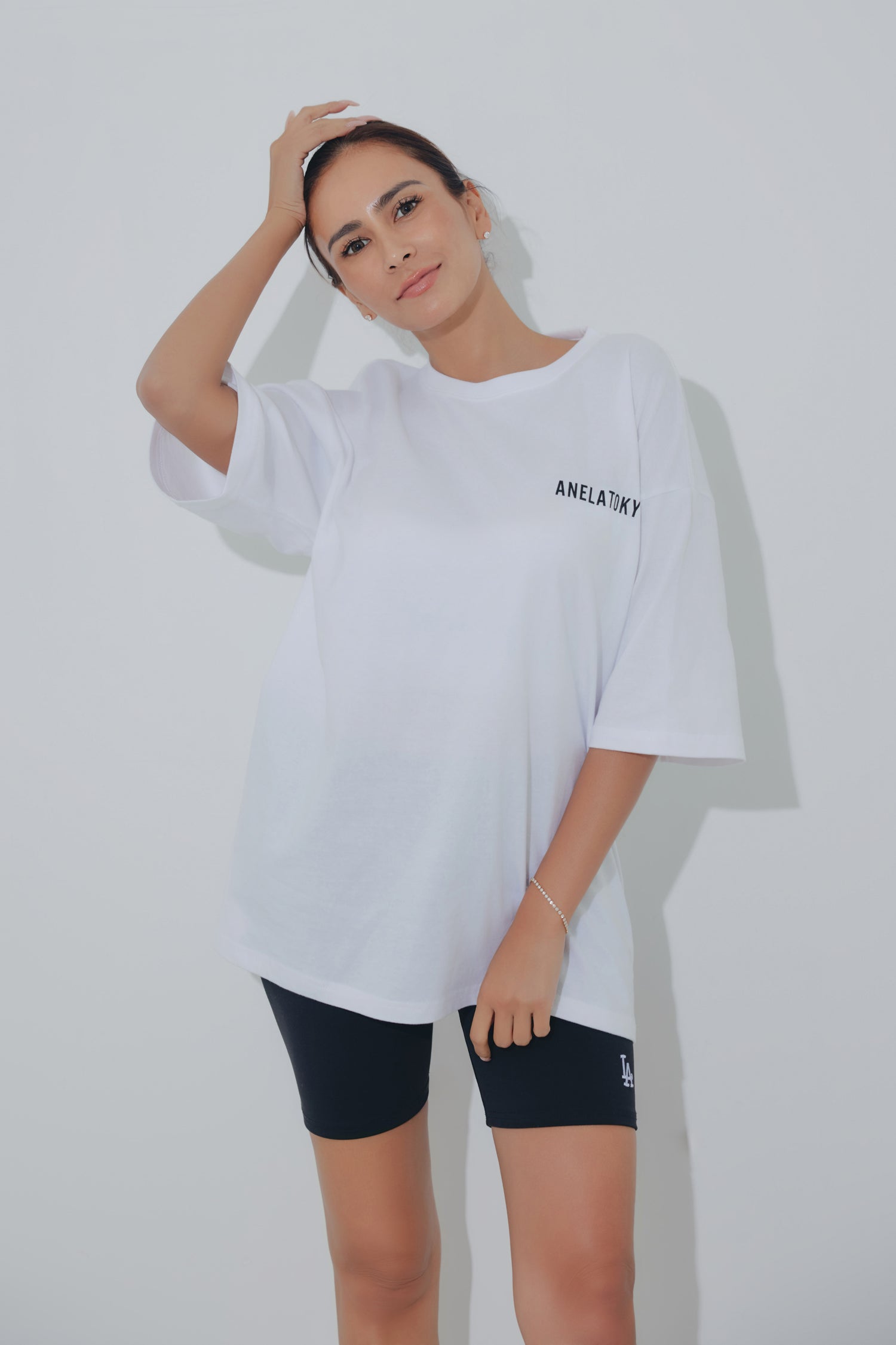 【先行予約10%OFF】ANELATOKYO アラビックロゴ Tシャツ