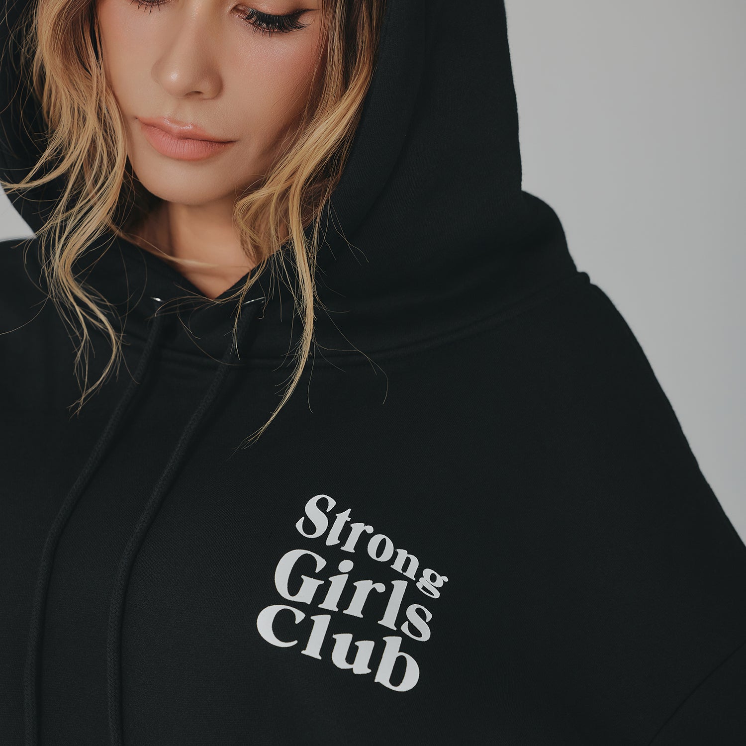 【受注販売】Strong Girls Club x ANELATOKYO フーディ