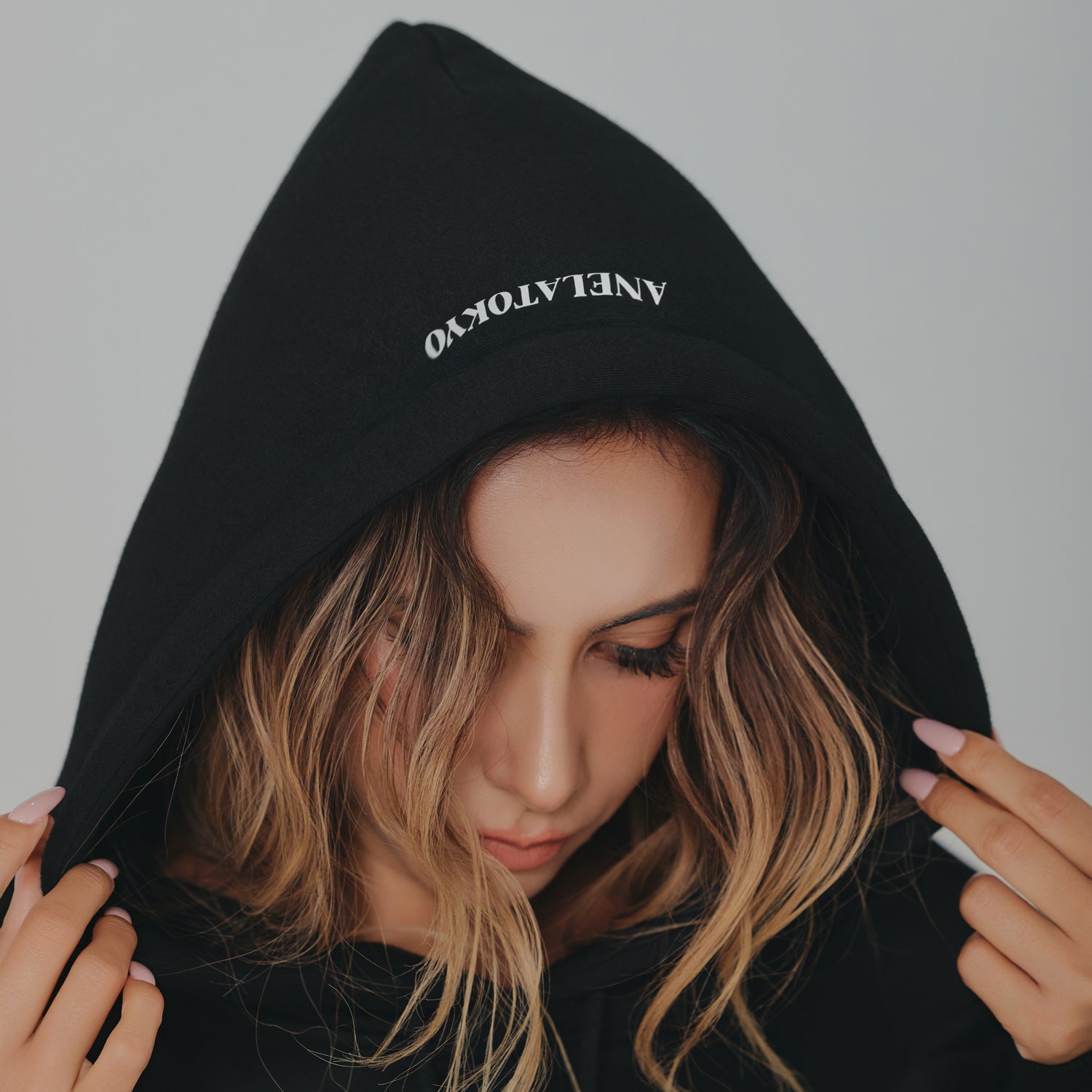 【受注販売】Strong Girls Club x ANELATOKYO フーディ