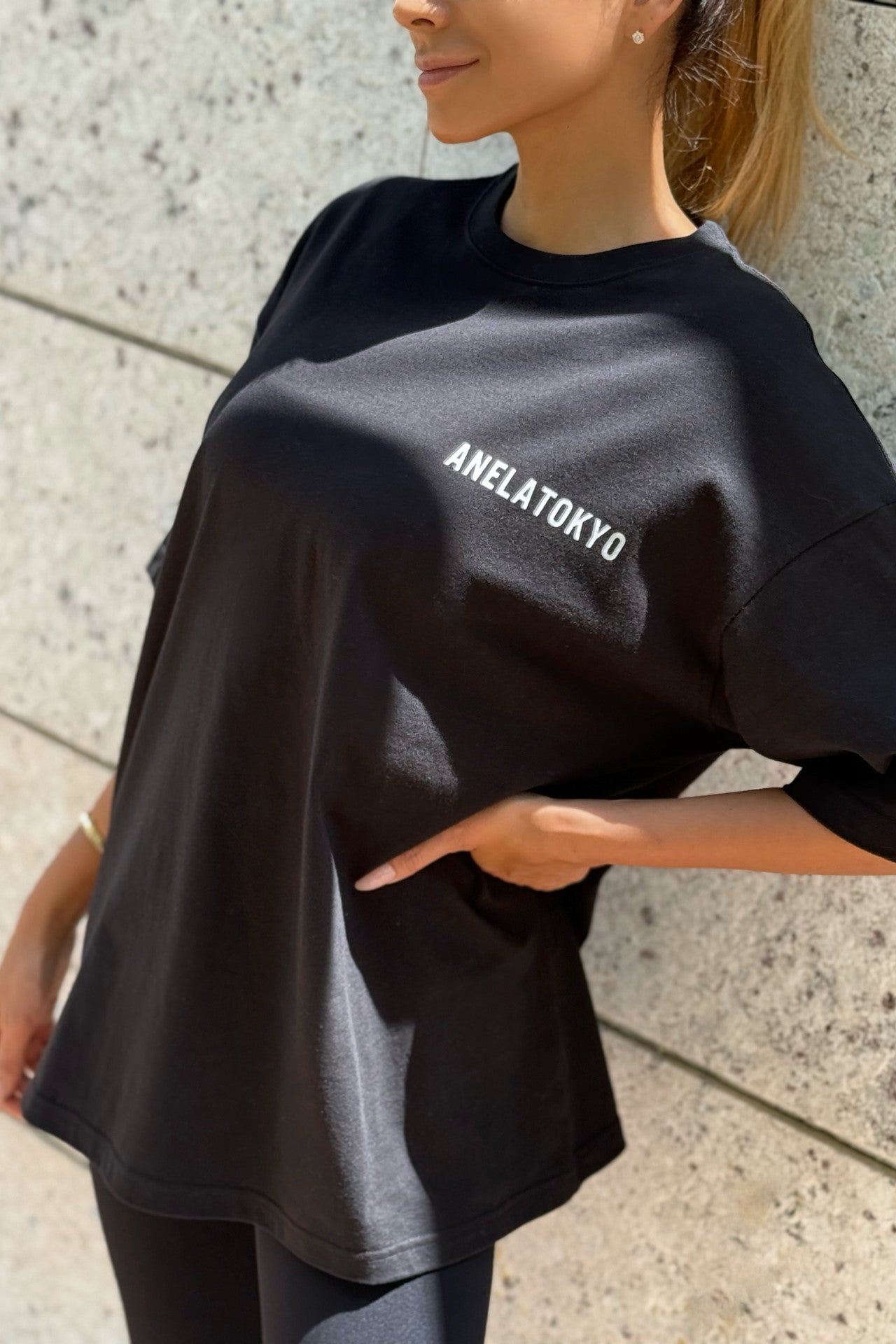 【先行予約10%OFF】ANELATOKYO アラビックロゴ Tシャツ