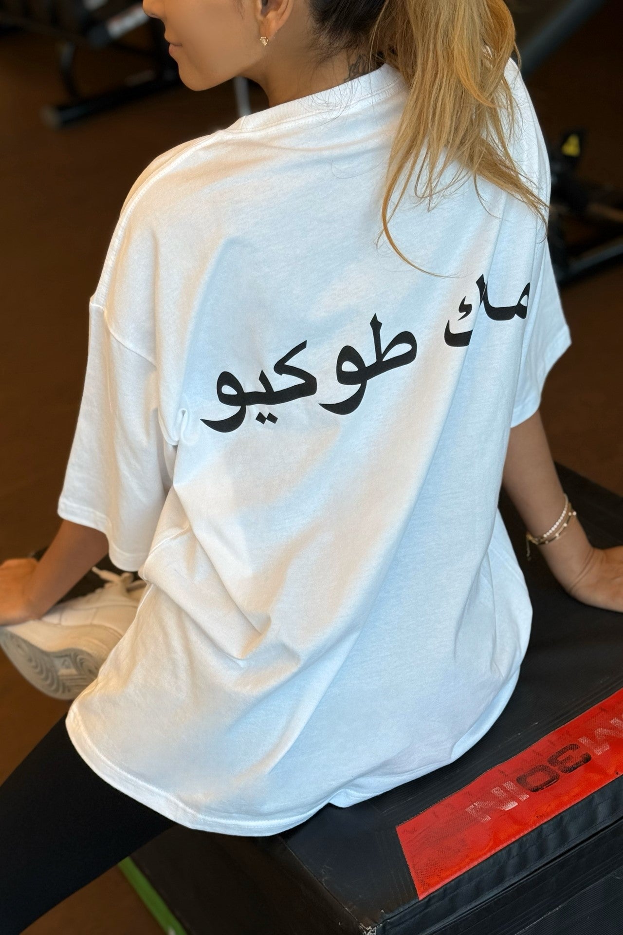 【先行予約10%OFF】ANELATOKYO アラビックロゴ Tシャツ