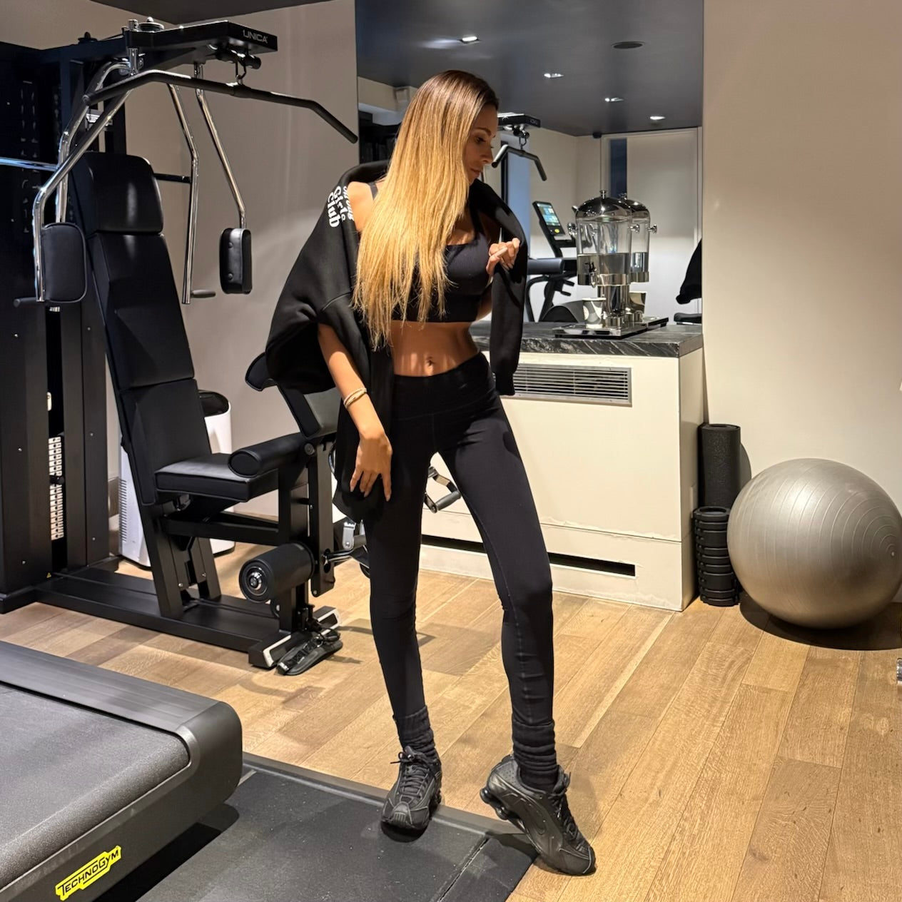 【受注販売】Strong Girls Club x ANELATOKYO フーディ