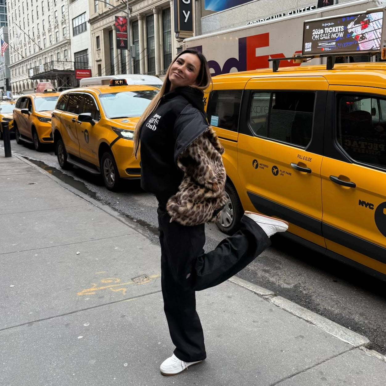 【受注販売】Strong Girls Club x ANELATOKYO フーディ