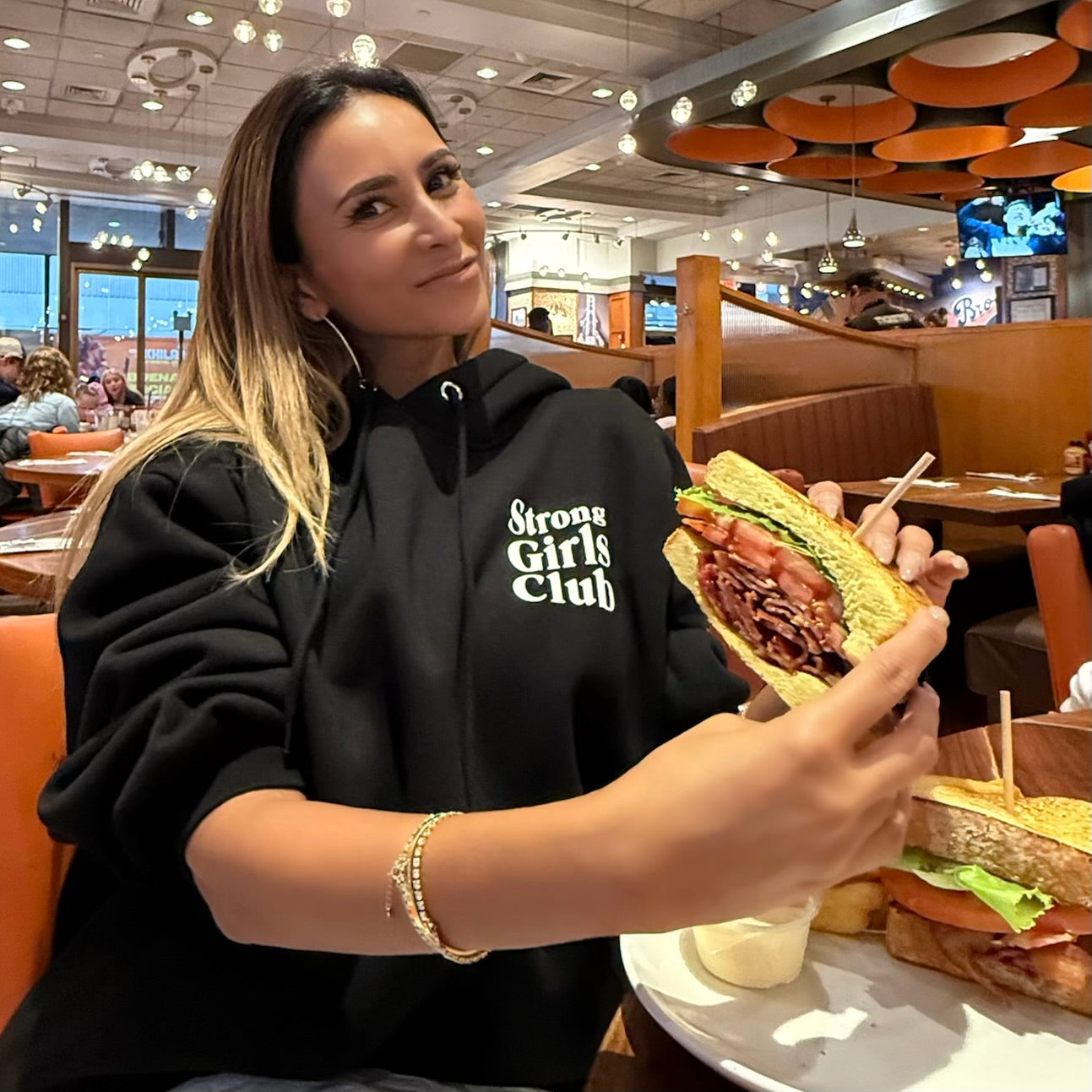 【受注販売】Strong Girls Club x ANELATOKYO フーディ