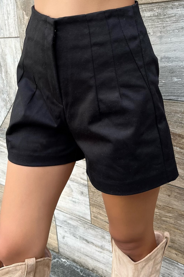 タックウエストハイウエストショートパンツ【BACK IN STOCK】