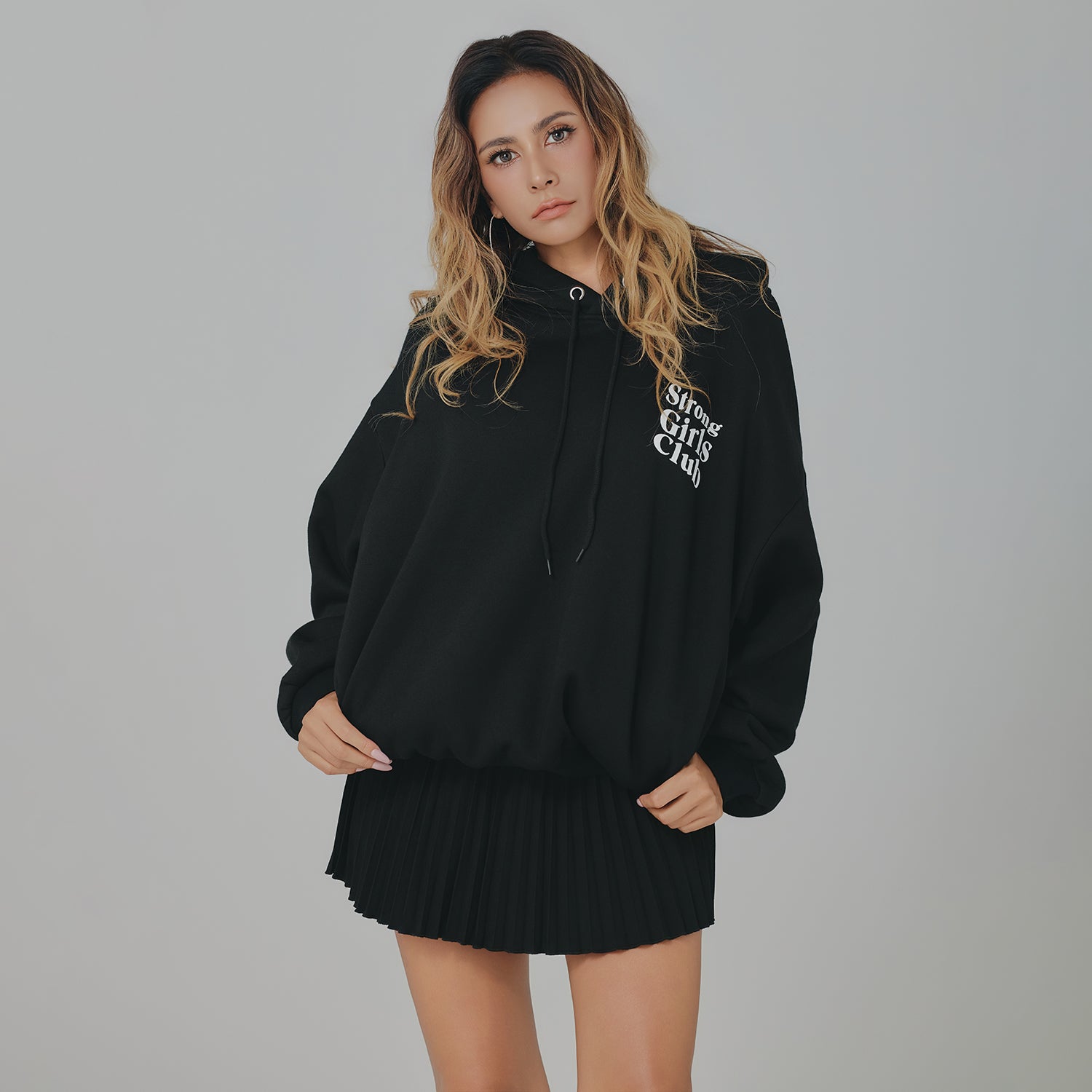 【受注販売】Strong Girls Club ｘ ANELATOKYO フーディ