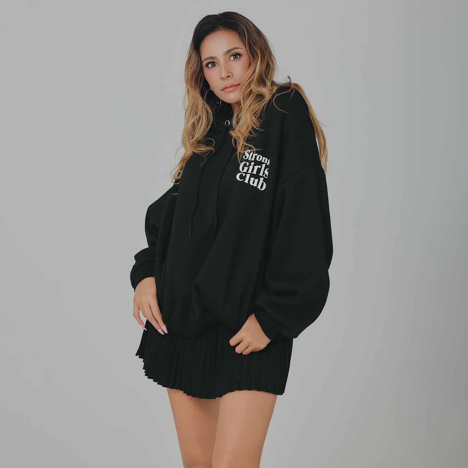 【受注販売】Strong Girls Club ｘ ANELATOKYO フーディ