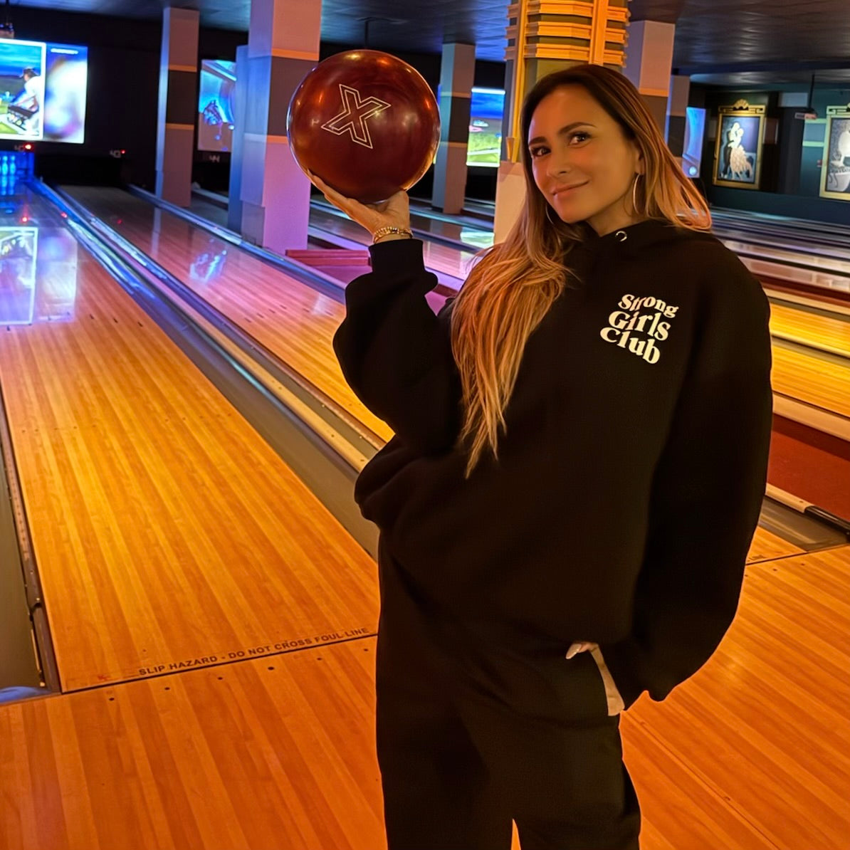 【受注販売】Strong Girls Club ｘ ANELATOKYO フーディ